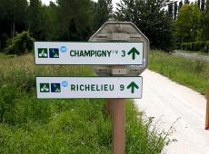 Panneaux directionnels pour la VOIE VERTE Chinon-Richelieu (37)